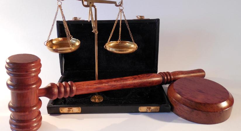 CSM-tag: szükség van az igazságügyi törvények korrekciójára, de nem a kormány módszereivel