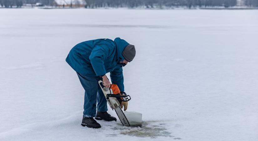 Előkerült a láncfűrész, megmértük az Öreg-tó jégvastagságát