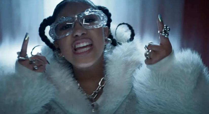 Kim Kardashian lánya visszavágott a gyűlölködőknek - Újabb piercinget villantott