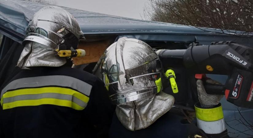 Szörnyű baleset Kisújszálláson: megbénult a közlekedés