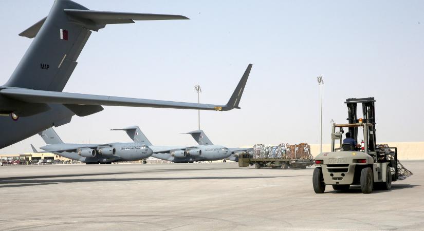 Az Egyesült Államok elkezdte kivonni a személyzetet a legnagyobb Iránhoz közeli támaszpontjáról, legutóbb a nukleáris létesítmények elleni támadás előtt volt ilyen