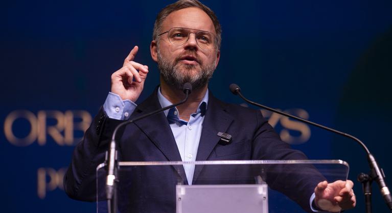 Orbán Balázs tisztázta, hogy a kormány kiléptetné-e Magyarországot az Európai Unióból