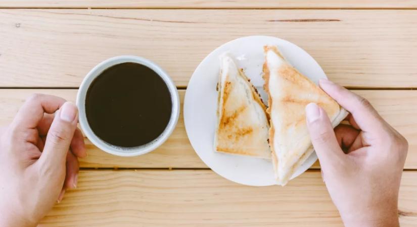 Figyelmeztetnek az orvosok: ez a reggeli szokás felgyorsítja a rákos sejtek növekedését