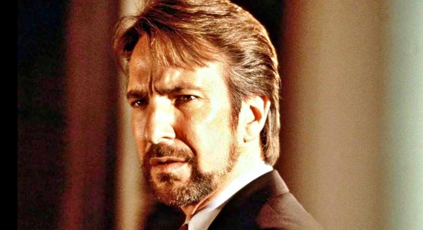 Tudtad azt a 10 éve elhunyt Alan Rickmanről, hogy tényleg több métert zuhant a Drágán add az életed végén, és a meglepettség az arcán valódi egy elég "aljas" trükk miatt?