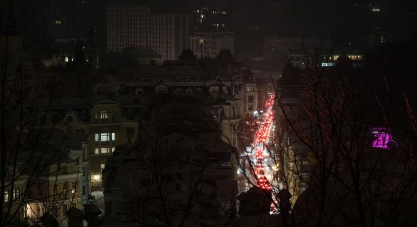 Hatalmas a baj Kijevben: szükségállapotot rendelt el Zelenszkij