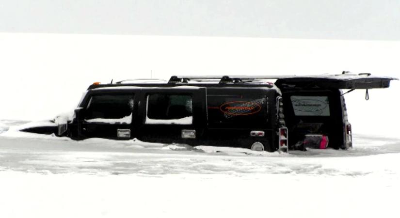 A Balaton jegén elsüllyedt autó története újra felkavarta az internetet