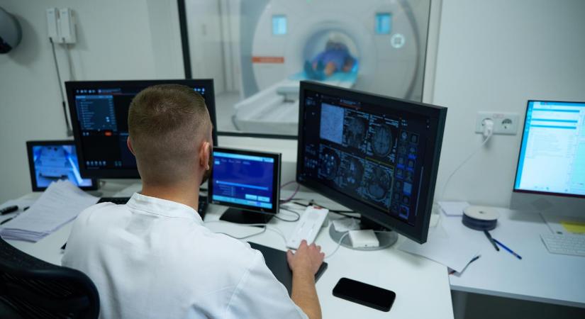 Szeptemberre kapott időpontot MR-re egy súlyos fájdalmakkal élő nő
