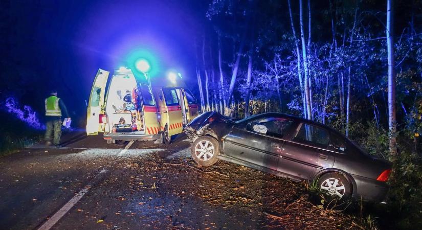 Durva baleset Baranyában: oldalára és tetejére borult két autó szerda este