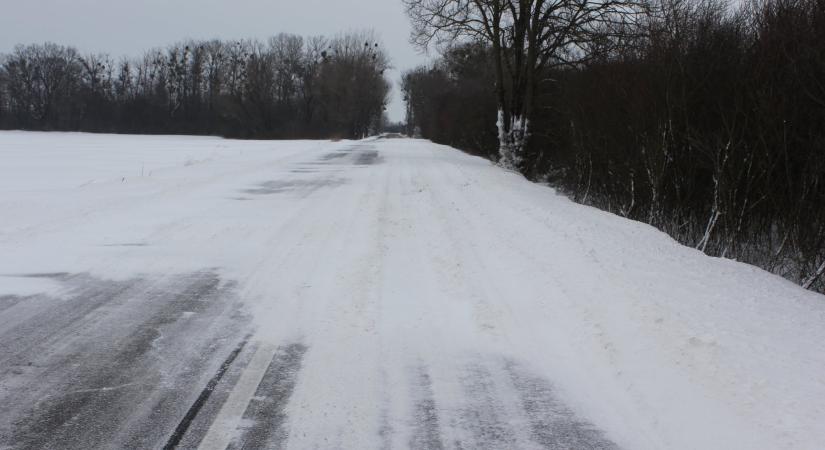Tóth Ferenc: Jelentés a pokol tornácáról – Már megint ijesztgetnek