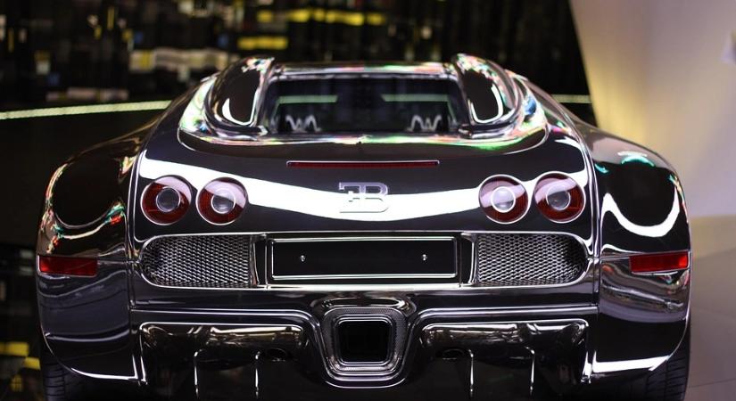 Több mint százéves Bugatti és 1050 lóerős villanyautó - 2025-ös rekordok a használtautó-piacról