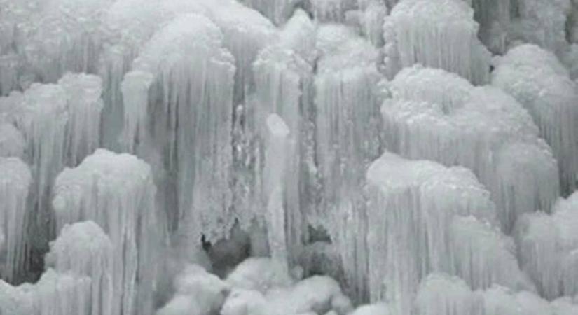 Teljesen befagyott Ukrajna egyik legmagasabb vízesése