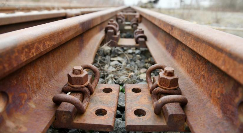 Síntörés miatt lassabb közlekedésre kell számítani a győri vasútvonalon