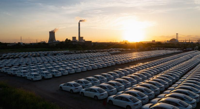 Szakadék szélén az európai autóipar: ez Magyarországnak is fájni fog, rengeteg állás szűnhet meg