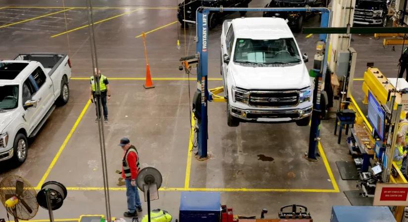 Eddig 800 ezer dollárt gyűjtöttek össze annak a gyári munkásnak, akit kirúgtak a Fordtól, mert beszólt Trumpnak