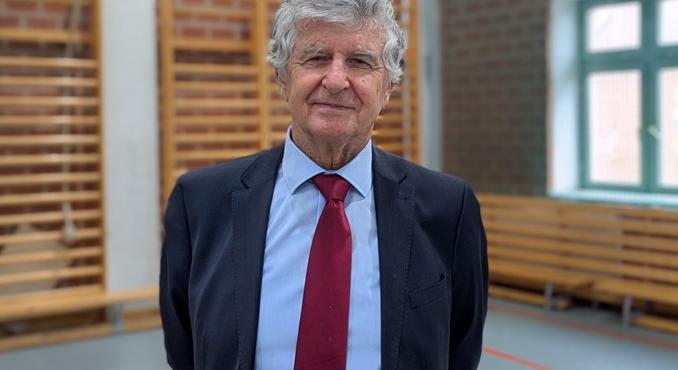 „Nem lehet azonnal bevágni az egyest, ha valaki nem tud kötelet mászni” – a differenciálásban hisz az 50 éve tanító testneveléstanár