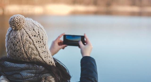 Így használhatjuk biztonságosan a mobilunkat télen