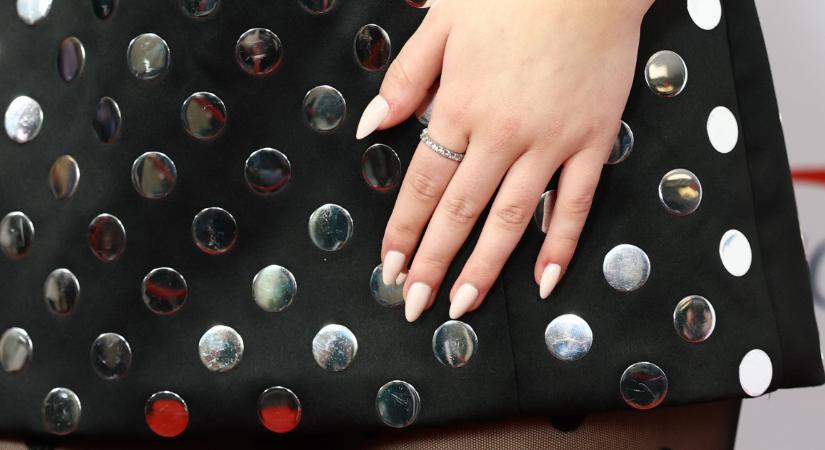 A fiatalok szerint ez a körömtrend a legmenőbb, és leesik az állad tőle