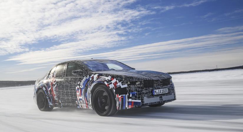 Négy motorral és hatalmas akkuval jönnek a BMW M villanyautói