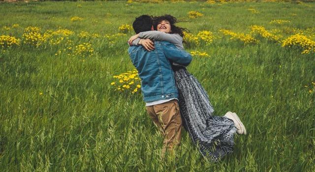 Hogyan kerüld el a kínos csendet az első randin?