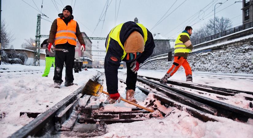 Eltört egy sín a győri fővonalon, fogalmi változás lépett életbe az elővárosi vonatoknál