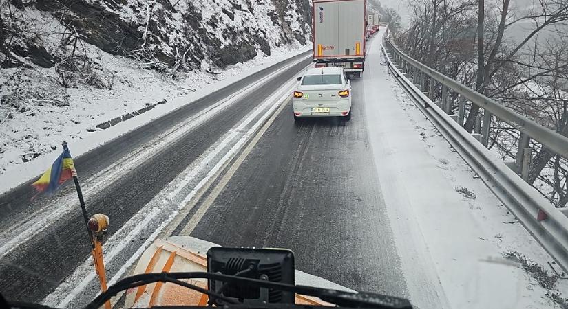 Kiadták a riasztást: jegesedésre, ködre, erős szélre figyelmeztetnek