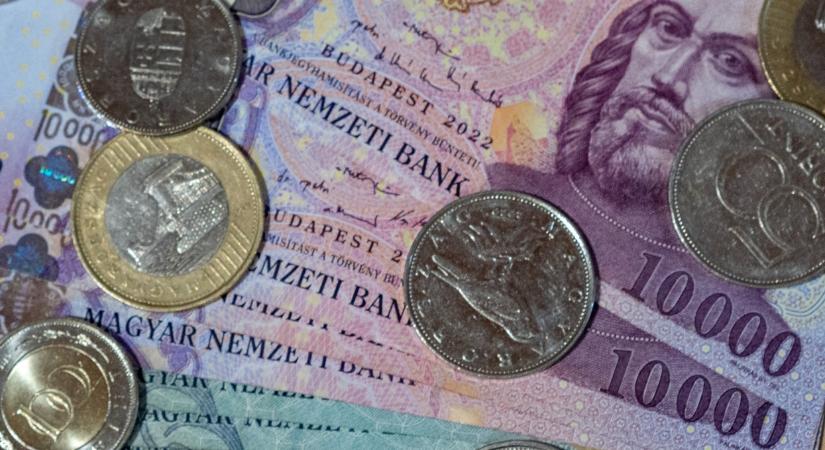 Gyengébben indította a hetet a forint, de mi a helyzet ma reggel?