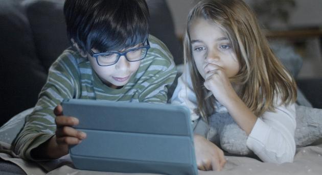 Itthon is egyre fiatalabban lesznek a gyerekekből digitális felhasználók