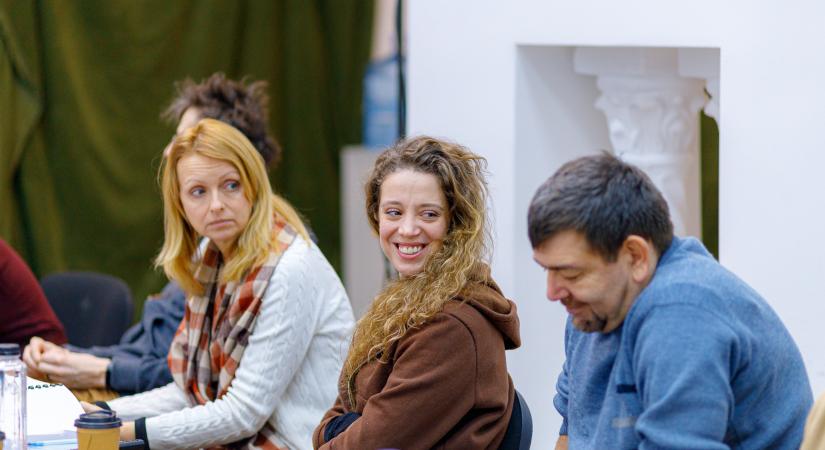A nagyváradi Szigligeti Színház Csehov Cseresznyéskertjére készül