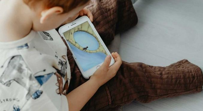Már az óvodások is saját mobilt kapnak – derül ki az NMHH friss kutatásából