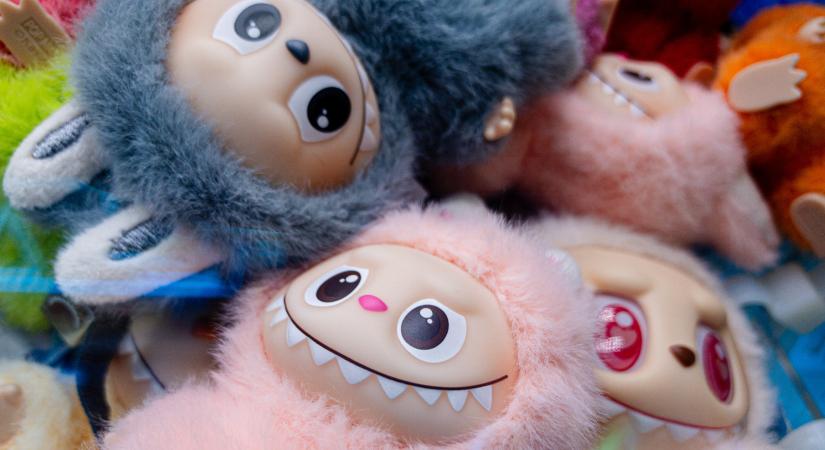 Botrányos körülményekről rántották le a leplet: zárt ajtók mögött így készül a világot letaroló baba?