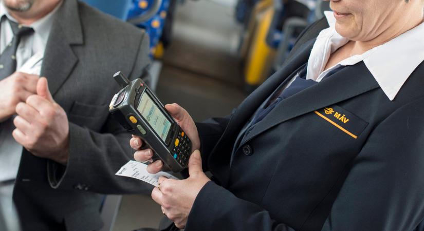 Csornán felejtette a kalauzokat a vonatpótló busz, vissza kellett menni értük