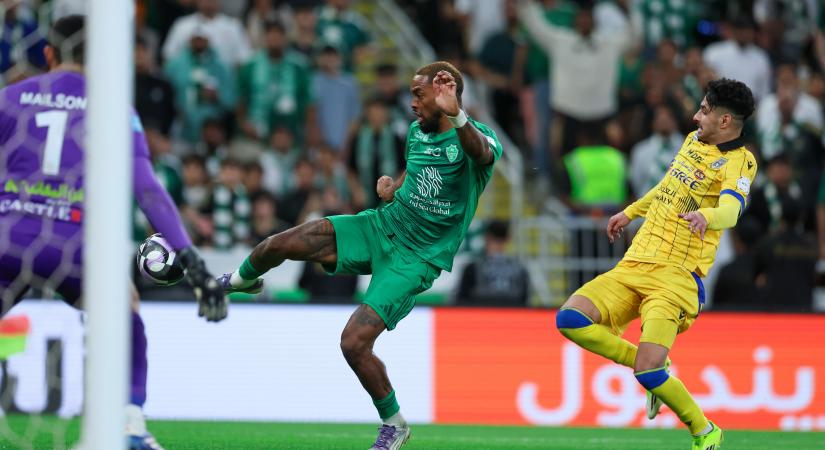 VIDEÓ: Bohócot csinált magából a brazil kapus