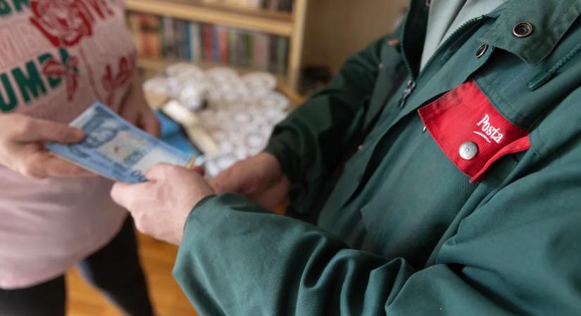 Fontos bejelentést tett a posta az emelt nyugdíjak kézbesítéséről
