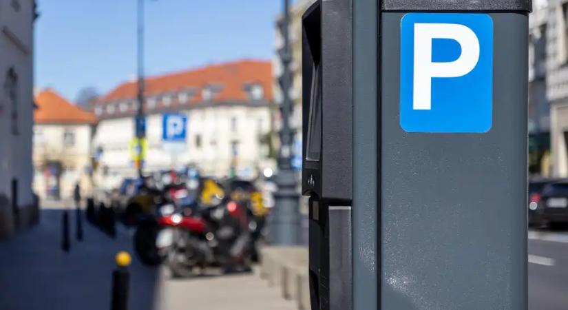 Mely utcákban tilos a parkolás Budapesten a mai napon?