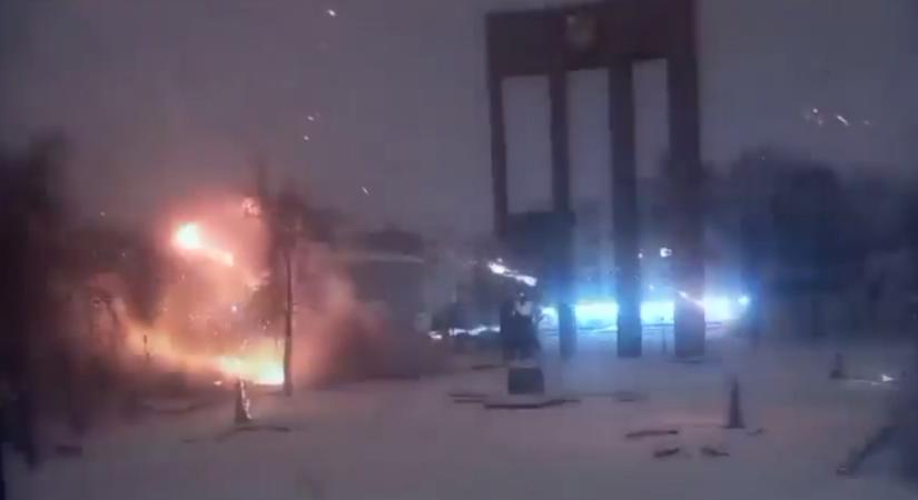 Az oroszok éjjel csapásmérő drónnal támadták Sztepan Bandera emlékművét Lemberg központjában