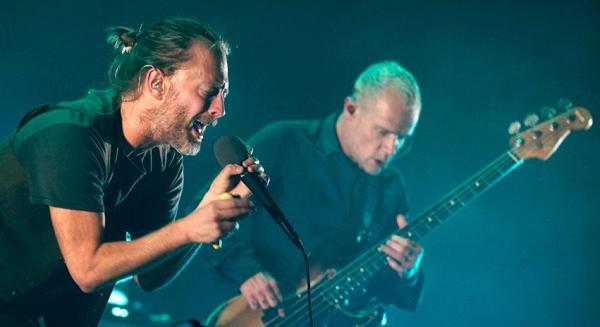 A Radiohead frontemberével készített közös szólódalt Flea, a Red Hot Chili Peppers basszusgitárosa