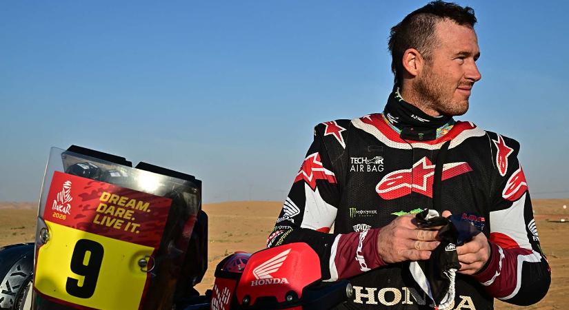 Ellenfelének segített egy motoros a Dakaron