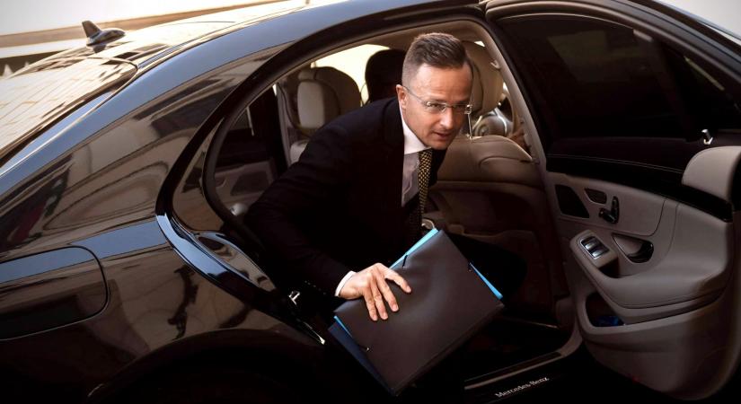 Körvonalazódik a szerb olajcég ügye, Belgrádba repült Szijjártó Péter