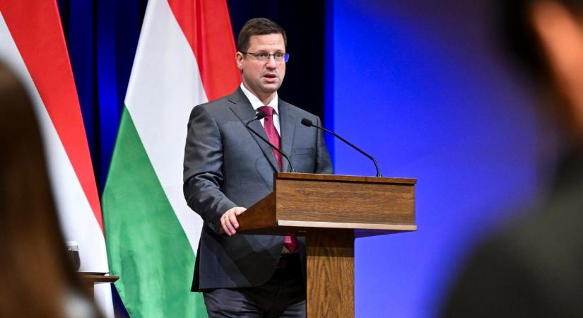 Bejelentéseket tesz Gulyás Gergely – Kormányinfó percről percre