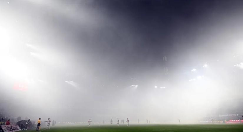 Eltűntek a játékosok, félbe kellett szakítani a Bayern München meccsét