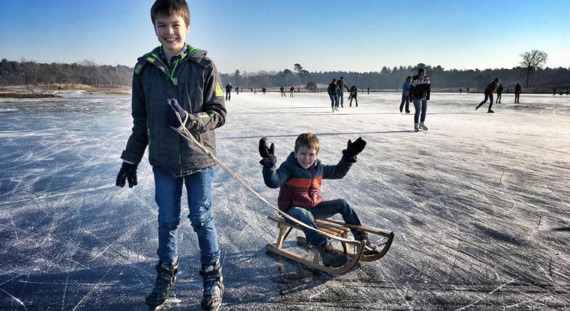 Beszakadt a jég valaki alatt? Így segíthetsz anélkül, hogy te is bajba kerülnél
