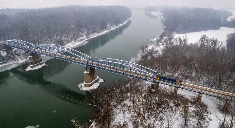 Hatalmas fordulat az időjárásban: valami zöldül, másutt a fagy uralkodik