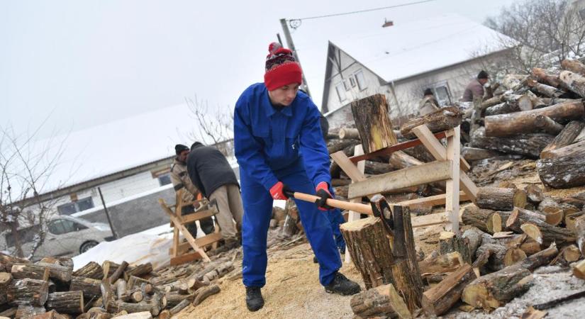 Csaknem egy tonna tűzifa jutott el egy hét alatt a rászorulókhoz Debrecenben
