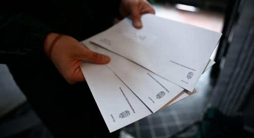 Balásy Gyula cége 50 millióval drágábban vállalta a nemzeti konzultációs ívek gyártását