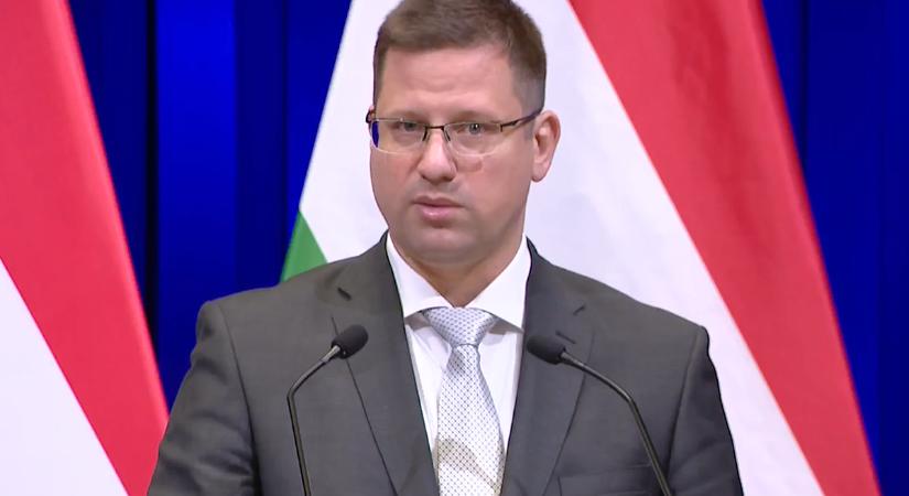 Gulyás bejelentette, nem egyben jön a 13. havi és a 14. havi nyugdíj részlete