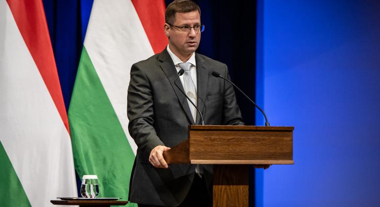 Gulyás Gergely részleteket árult el a 13. és 14. havi nyugdíj kézbesítéséről