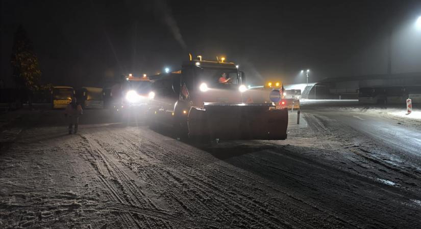 Fagy, köd és ónos veszély: fokozott készültségben a közútkezelők Nagyszombat megye déli részén