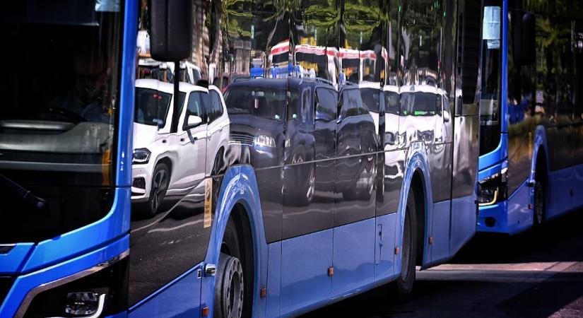 Baleset történt a XII. kerületben, busz elé lépett egy fiatal