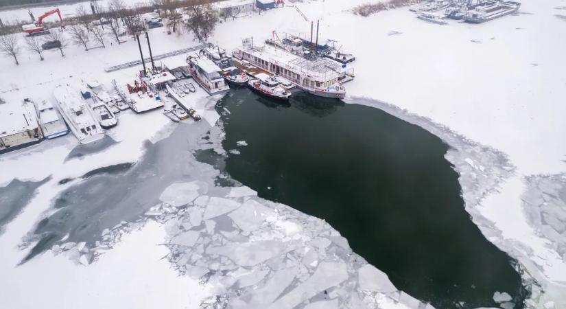 Lélegzetelállító drónfelvételek a befagyott Tisza-tóról – Poroszlótól Kisköréig