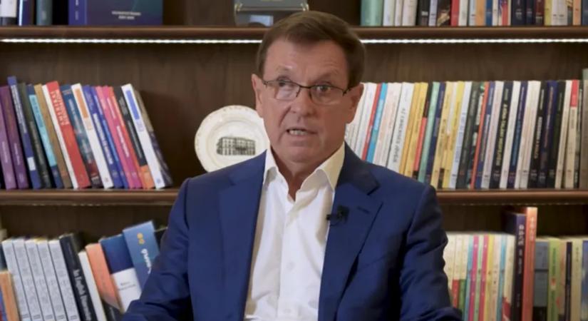 Matolcsy György feltöltött a YouTube-ra egy videót, amiben arról beszél, hogy az amerikaiak nem nézik, honnan van a pénzed